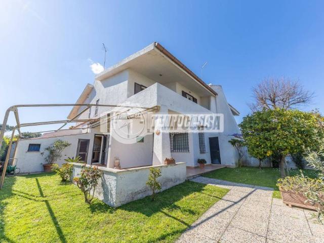 Vendesi villa bifamiliare a Cerveteri via Casa Bianca