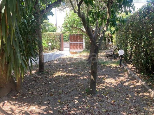 Vendesi villa bifamiliare a Cerveteri via Ippocampo