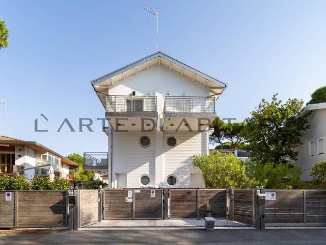 Vendesi villa bifamiliare a Cervia, Milano Marittima