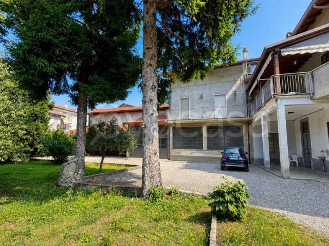 Vendesi villa bifamiliare a Cesano Maderno via Monfalcone, 2