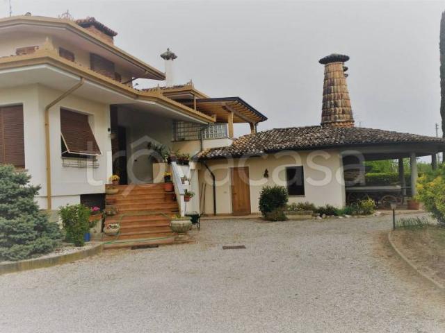 Vendesi villa bifamiliare a Chions via Istria