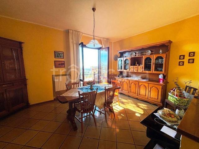 Vendesi villa bifamiliare a Chiusi via dei Forti