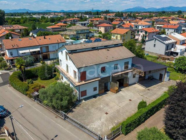 Vendesi villa bifamiliare a Cislago via Libertà