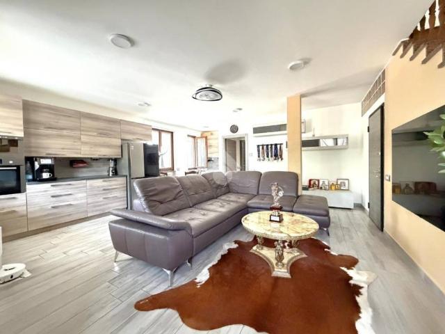 Vendesi villa bifamiliare a Cremona via d. Bergamaschi, 2, Cavatigozzi