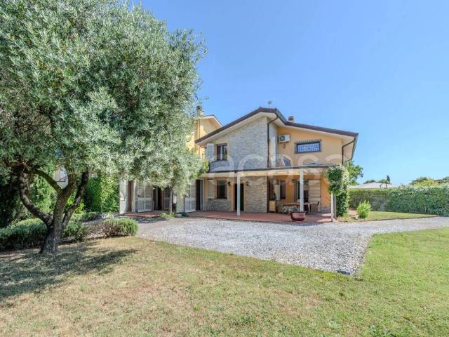 Vendesi villa bifamiliare a Crespina Lorenzana via Albert Einstein