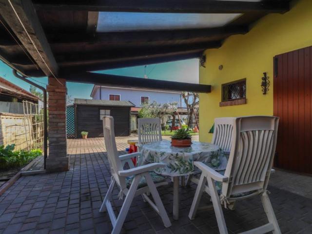 Vendesi villa bifamiliare a Crevalcore via Luigi Rossi, 72