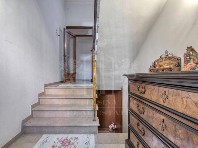 Vendesi villa bifamiliare a Bologna via Severino Ferrari, Murri