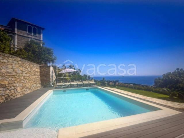Vendesi villa bifamiliare a Bordighera via dei Colli