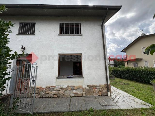 Vendesi villa bifamiliare a Barga via delle File, 5, Fornaci Di Barga