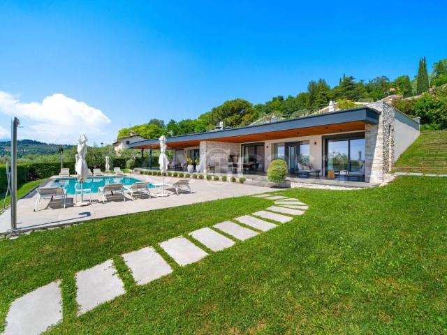Vendesi villa bifamiliare a Bardolino via Alzeroni