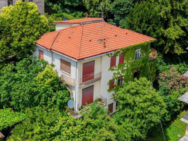 Vendesi villa bifamiliare a Bergamo, Centro