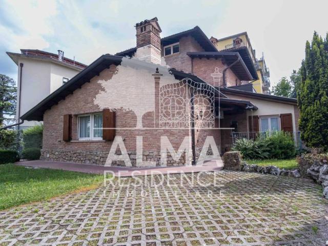 Vendesi villa bifamiliare a Bergamo, Cimitero
