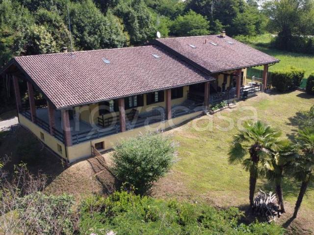 Vendesi villa bifamiliare a Gattico Veruno via Giuseppe Mazzini, 55