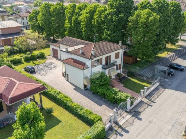 Vendesi villa bifamiliare a Gazzuolo via s. Pietro, 87, Belforte