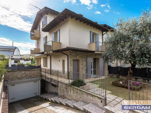Vendesi villa bifamiliare a Ghedi
