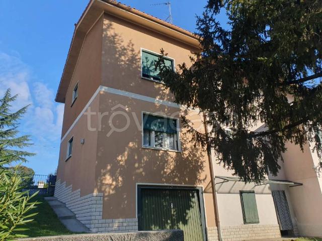 Vendesi villa bifamiliare a Gradisca d'Isonzo via Roma