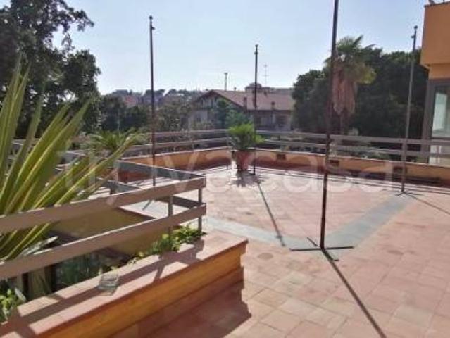 Vendesi villa bifamiliare a Gravina di Catania