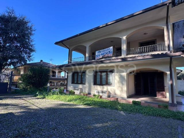 Vendesi villa bifamiliare a Grottaferrata via del Fico, 69