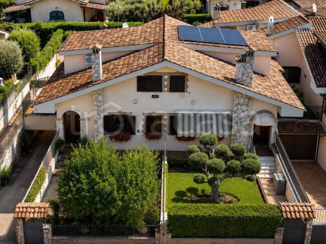 Vendesi villa bifamiliare a Guidonia Montecelio via Riofreddo, 21c