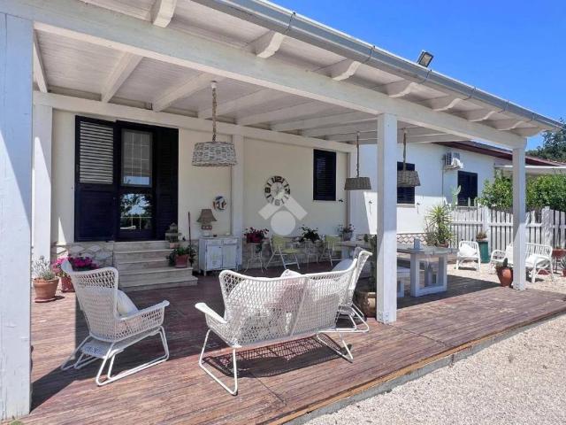 Vendesi villa bifamiliare a Foggia strada sp76, 22270, Borgo Mezzanone Tavernola