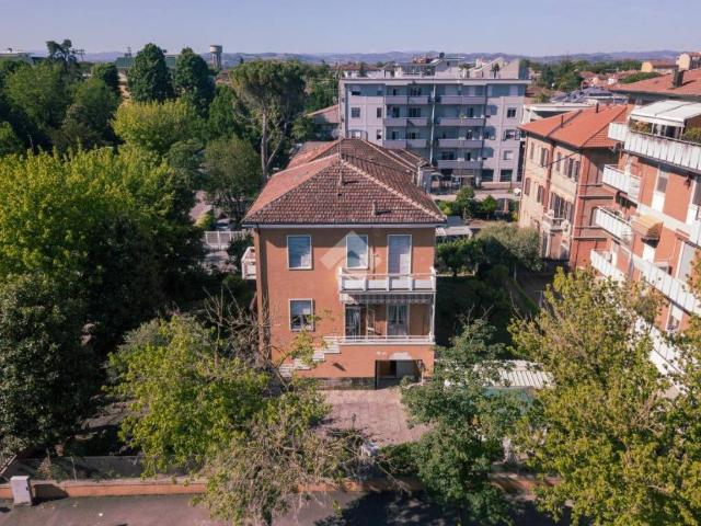 Vendesi villa bifamiliare a Forlì viale a. Gramsci, 33, Stazione Grandi Italiani