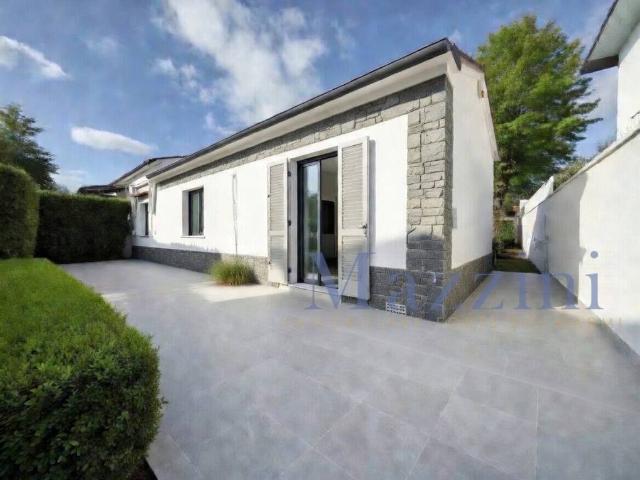 Vendesi villa bifamiliare a Forte dei Marmi via Amendola