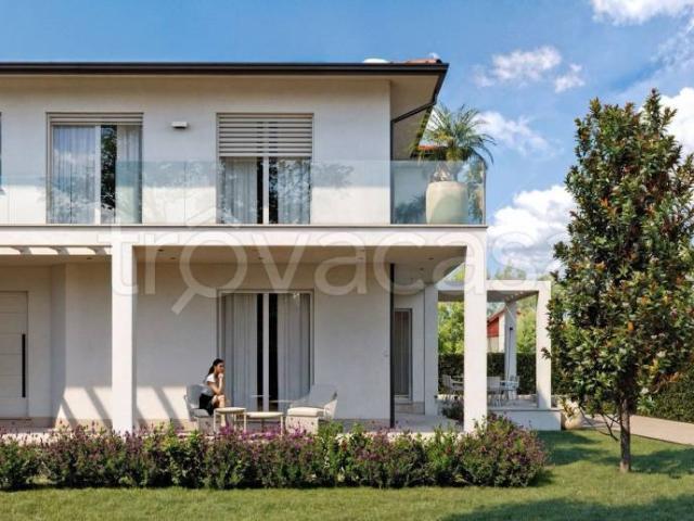 Vendesi villa bifamiliare a Forte dei Marmi via Scassi Carli, 126