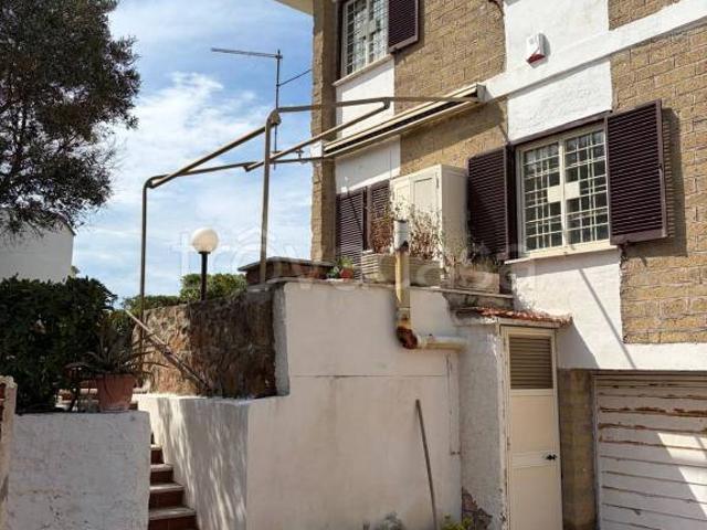 Vendesi villa bifamiliare a Fiumicino via Francesco Cilea, Focene