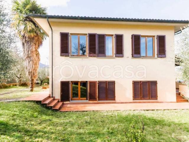 Vendesi villa bifamiliare a Figline e Incisa Valdarno