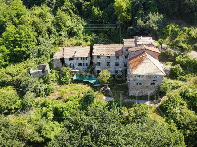 Vendesi villa bifamiliare a Framura