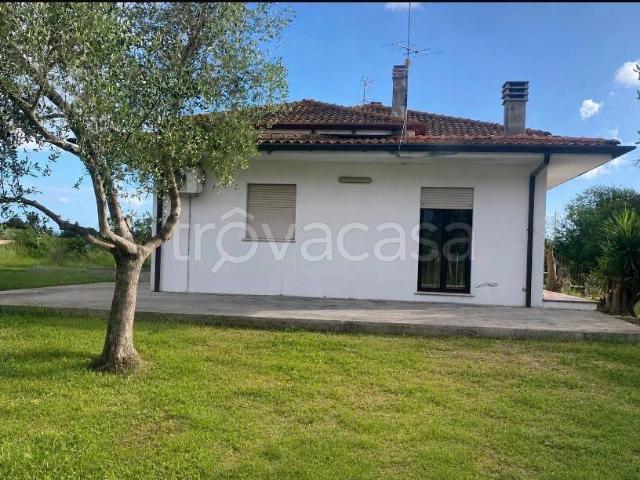 Vendesi villa bifamiliare a Latina strada Barabini, Nascosa
