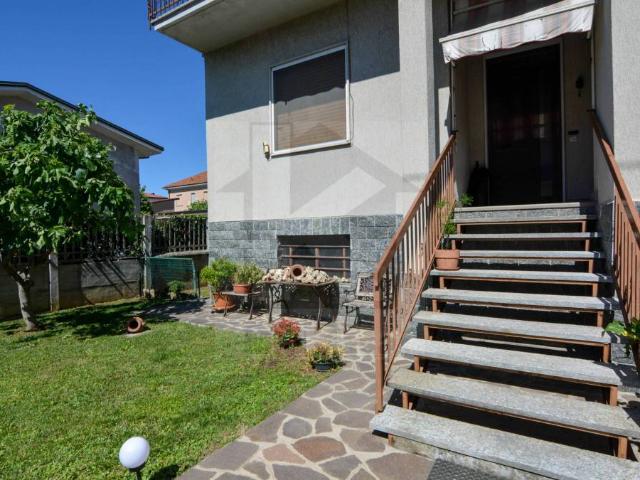 Vendesi villa bifamiliare a Lazzaretto, Uboldo
