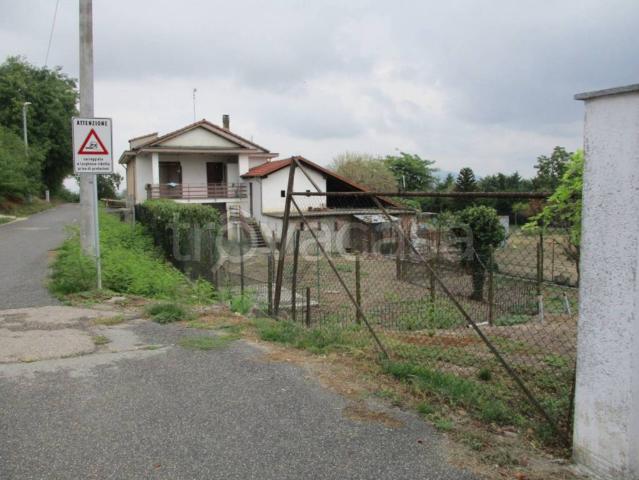 Vendesi villa bifamiliare a La Loggia via Piave, 148