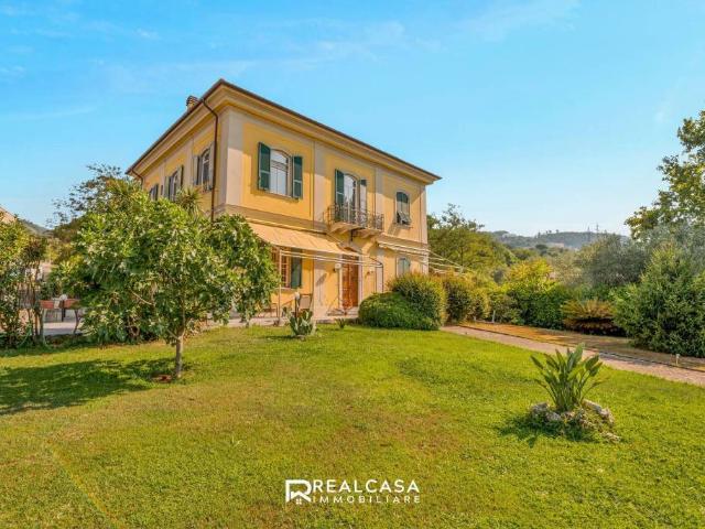 Vendesi villa bifamiliare a La Spezia via Pozzuolo Favaro, 77, Favaro La Lobbia