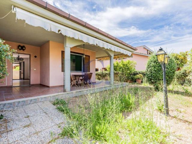 Vendesi villa bifamiliare a Ladispoli viale Florida, 31