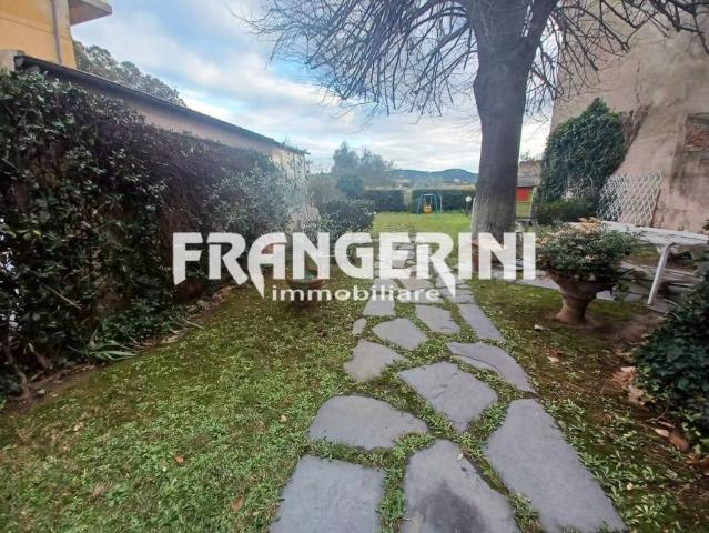Vendesi villa bifamiliare a Livorno via Antonio Pacinotti, Ardenza