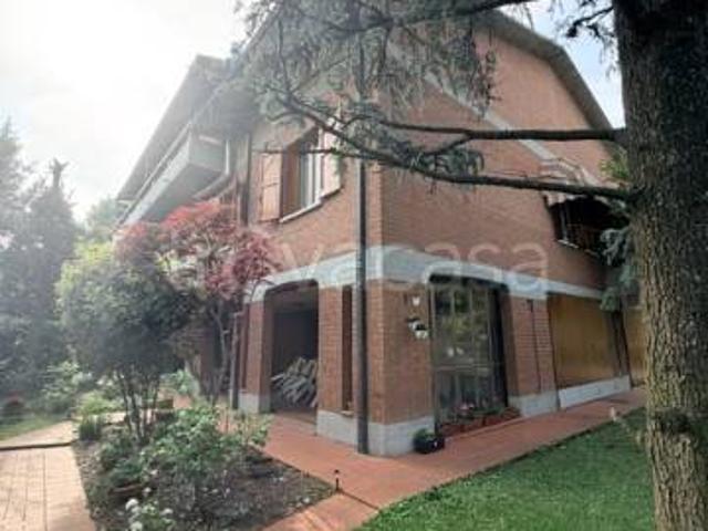 Vendesi villa bifamiliare a Modena, Villaggio Giardino