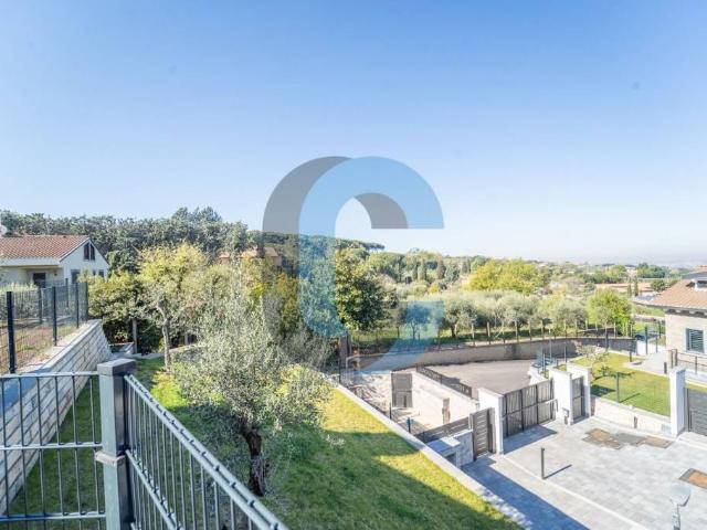 Vendesi villa bifamiliare a Monte Porzio Catone via Frascati Colonna, 32