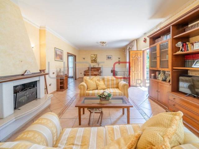 Vendesi villa bifamiliare a Monte Porzio Catone via Palocci, 5