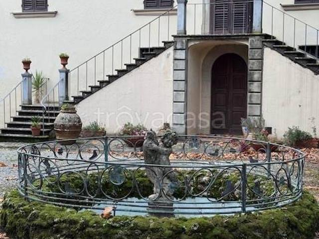 Vendesi villa bifamiliare a Montemurlo