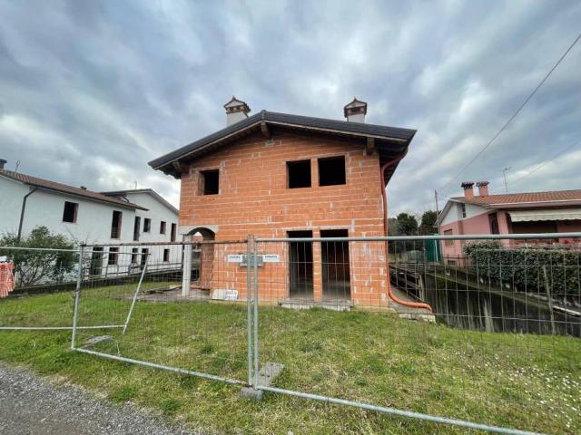 Vendesi villa bifamiliare a Malo via Tigli