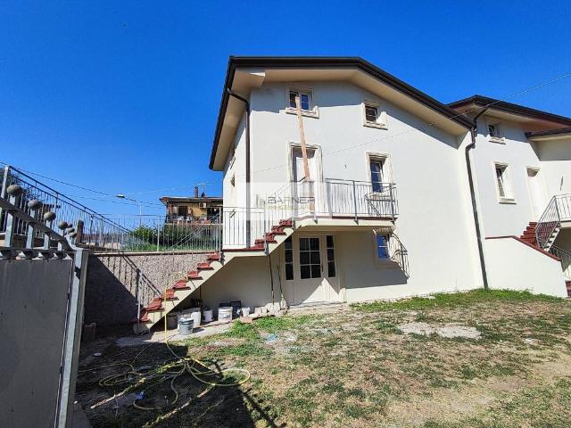 Vendesi villa bifamiliare a Massarosa
