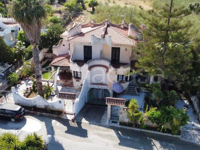 Vendesi villa bifamiliare a Menfi via Umbria, 1