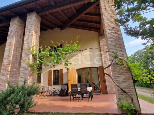 Vendesi villa bifamiliare a Minerbio