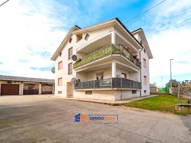 Vendesi villa bifamiliare a Narzole via Divisione Cuneese, 7