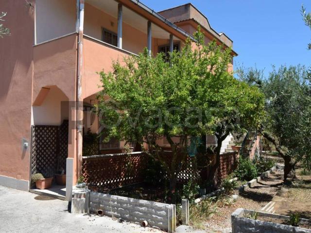 Vendesi villa bifamiliare a Nettuno
