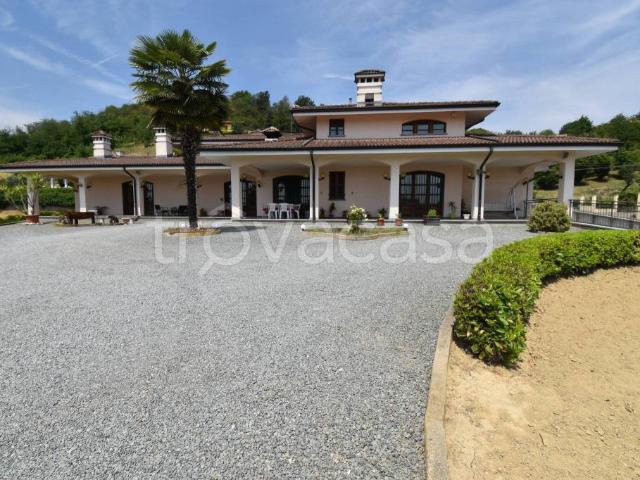 Vendesi villa bifamiliare a Nizza Monferrato strada Vecchia d'Asti
