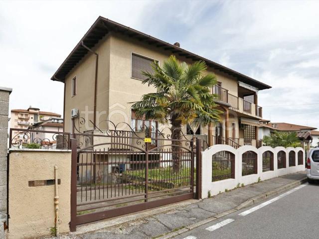 Vendesi villa bifamiliare a Solbiate Olona via Monte Rosa, 3