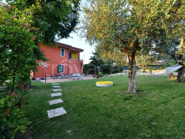 Vendesi villa bifamiliare a Sona