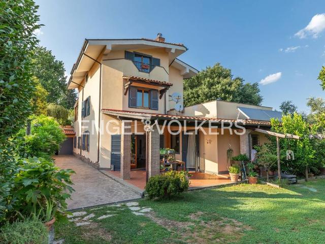 Vendesi villa bifamiliare a San Cesareo via della Favetta